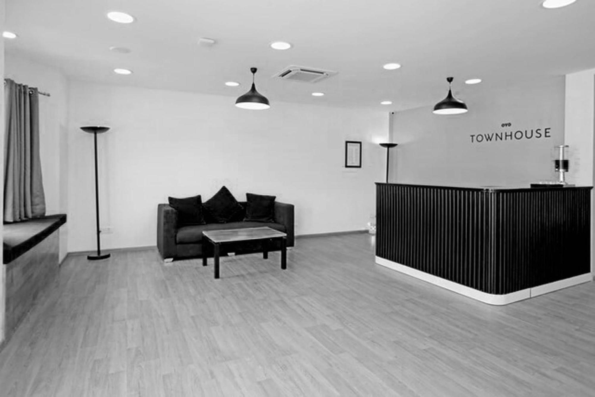 Oyo Townhouse 17 Huda City Center Near Leisure Valley Park Gurgaon Dış mekan fotoğraf