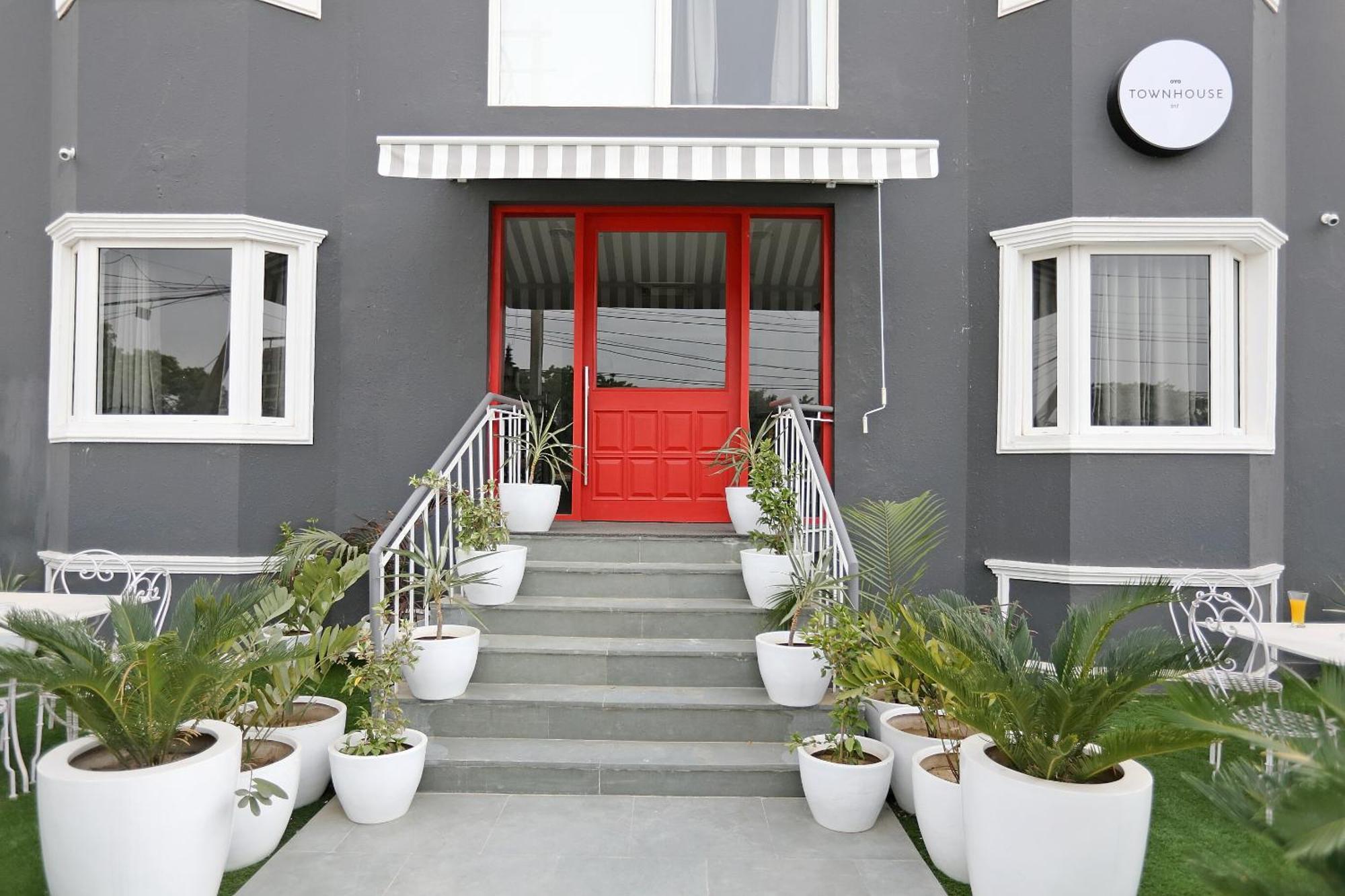 Oyo Townhouse 17 Huda City Center Near Leisure Valley Park Gurgaon Dış mekan fotoğraf